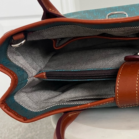Dooney & Bourke - Picture 4 of 10